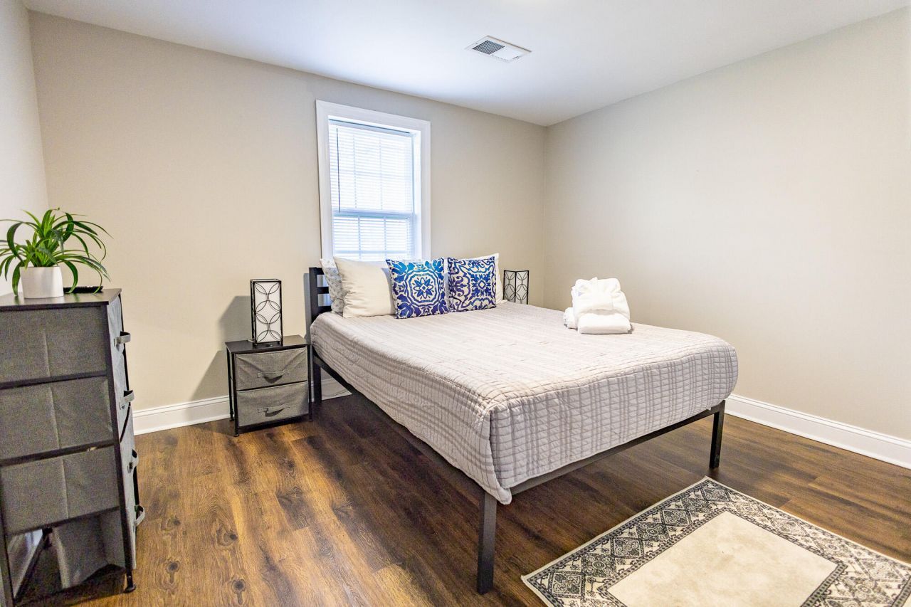 2647 Bonds Avenue Photo 30