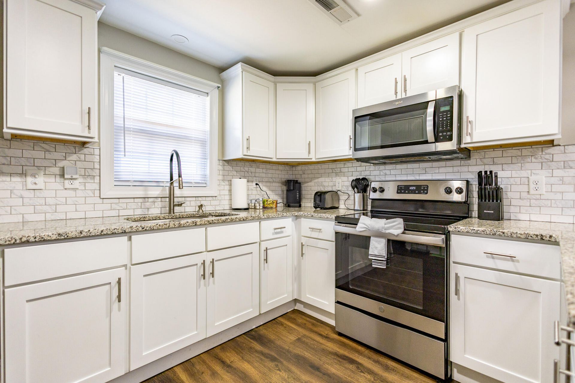 2647 Bonds Avenue Photo 31
