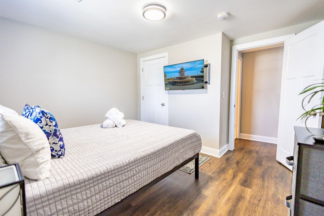 2647 Bonds Avenue Photo 31