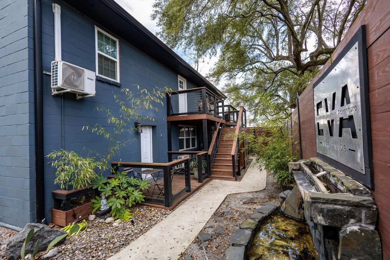 2647 Bonds Avenue Photo 6