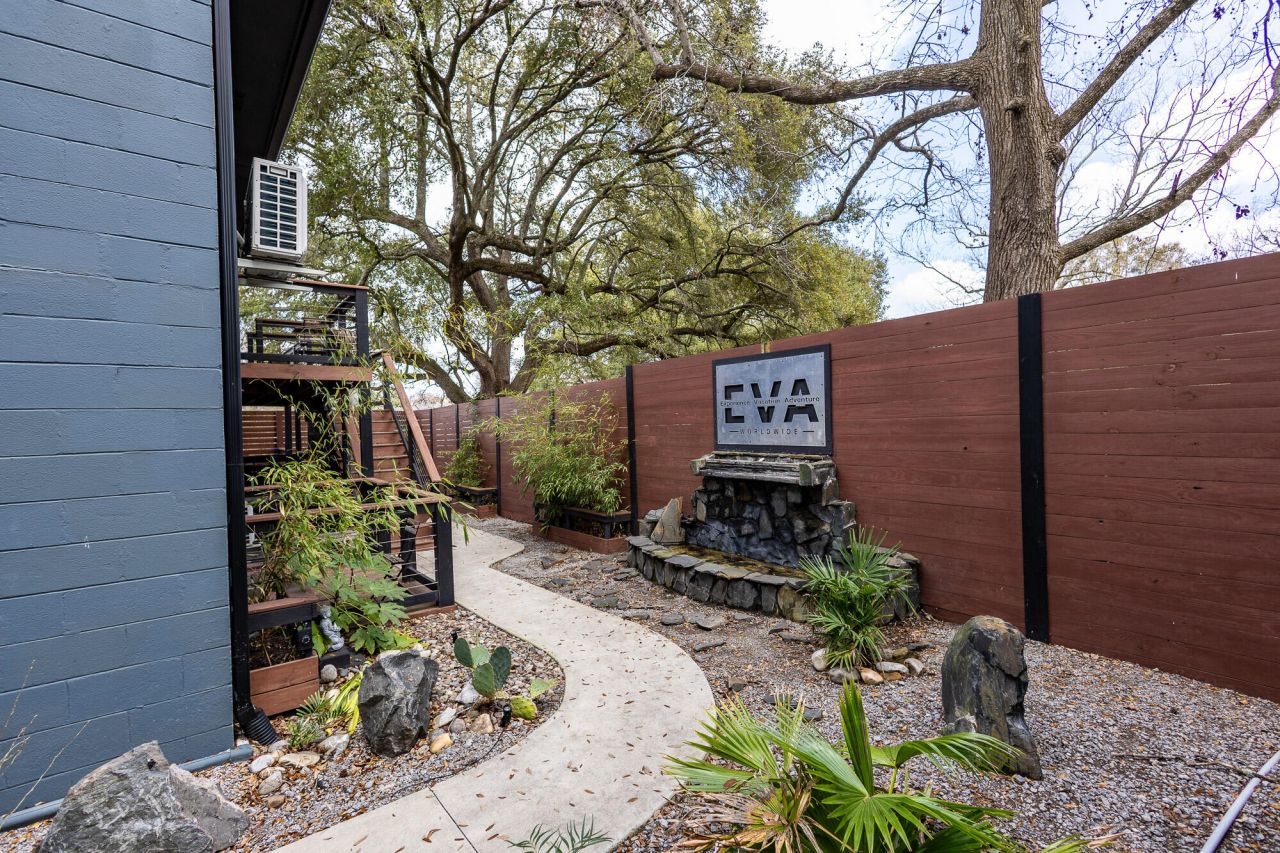 2647 Bonds Avenue Photo 7