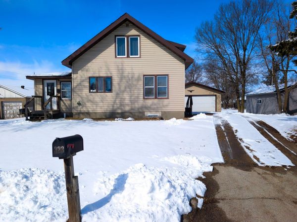 323 3rd Avenue NW, Perham, MN 56573