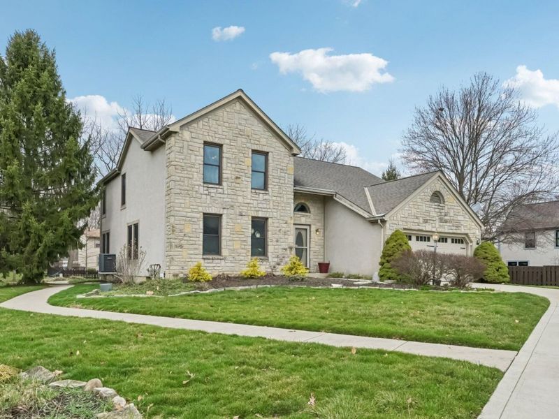 8245 Markhaven Court, Columbus, OH 43235 Photo 2