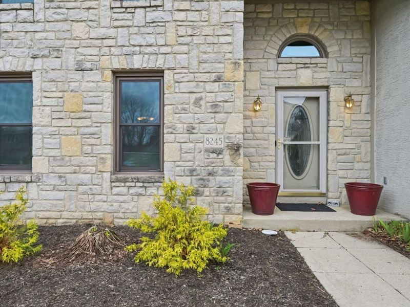 8245 Markhaven Court, Columbus, OH 43235 Photo 3