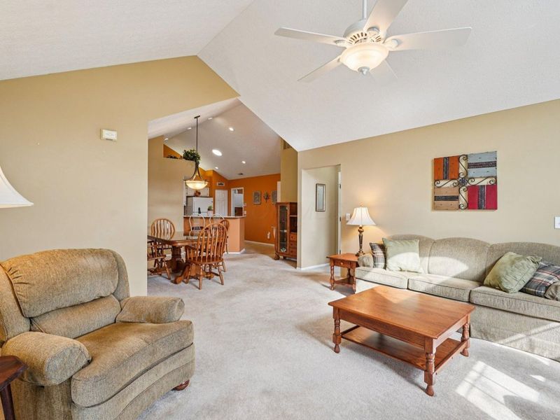 6370 Pinehurst Pointe, Westerville, OH 43082 Photo 4