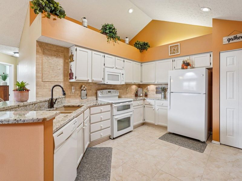 6370 Pinehurst Pointe, Westerville, OH 43082 Photo 6