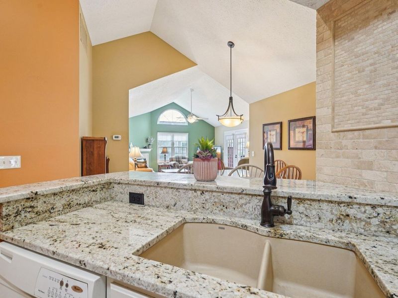 6370 Pinehurst Pointe, Westerville, OH 43082 Photo 7