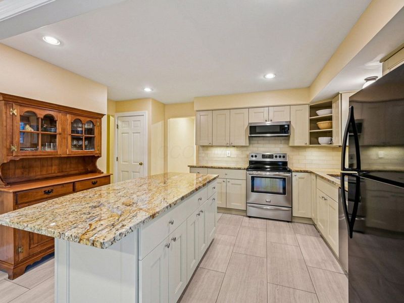 8207 Copperfield Drive, Columbus, OH 43235 Photo 10