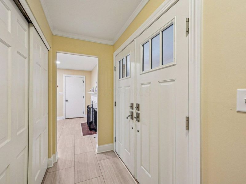 8207 Copperfield Drive, Columbus, OH 43235 Photo 6