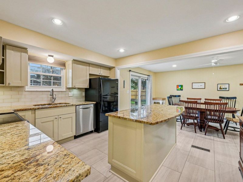 8207 Copperfield Drive, Columbus, OH 43235 Photo 7