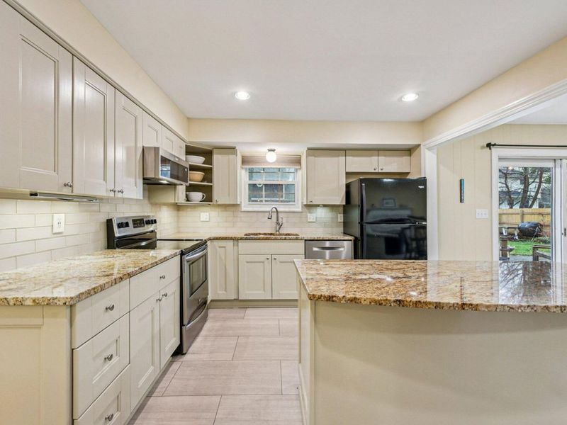 8207 Copperfield Drive, Columbus, OH 43235 Photo 8