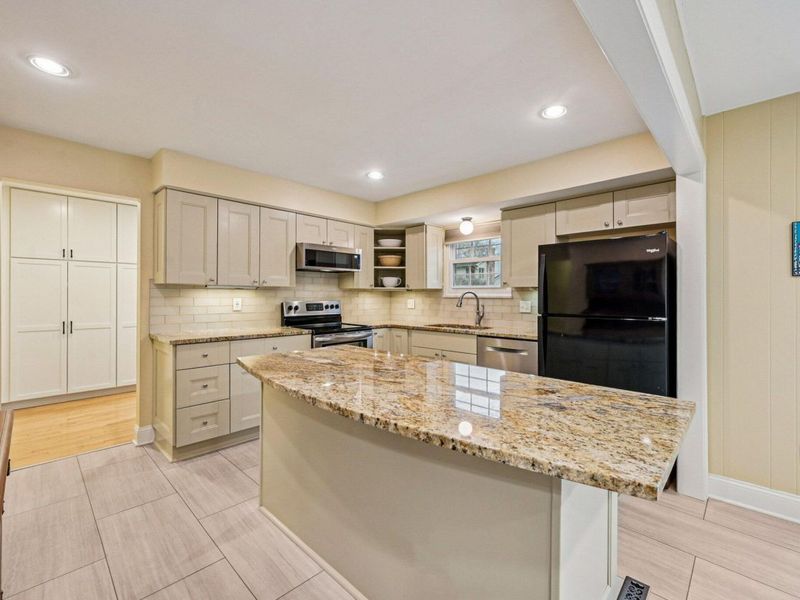 8207 Copperfield Drive, Columbus, OH 43235 Photo 9