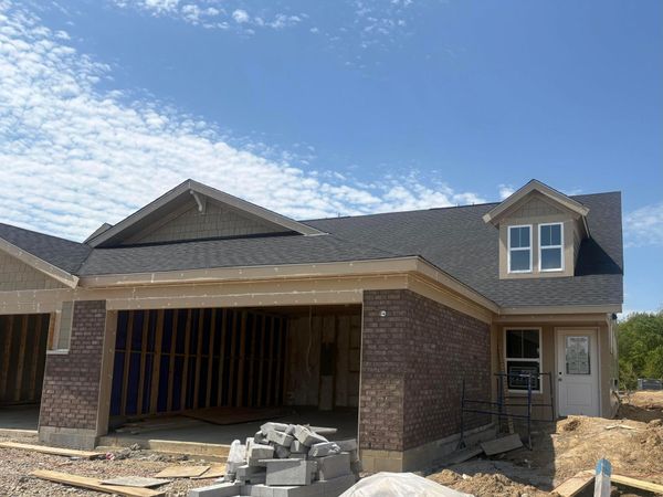 8047 Edgewater Crossing, Unit B, Pickerington, OH 43147