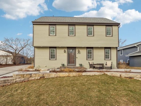 1254 Lambeth ROAD, Waukesha, WI 53189