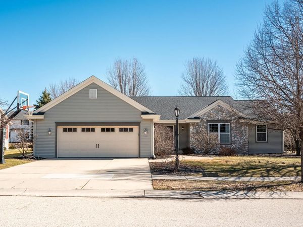 1227 Oriole DRIVE, Oconomowoc, WI 53066