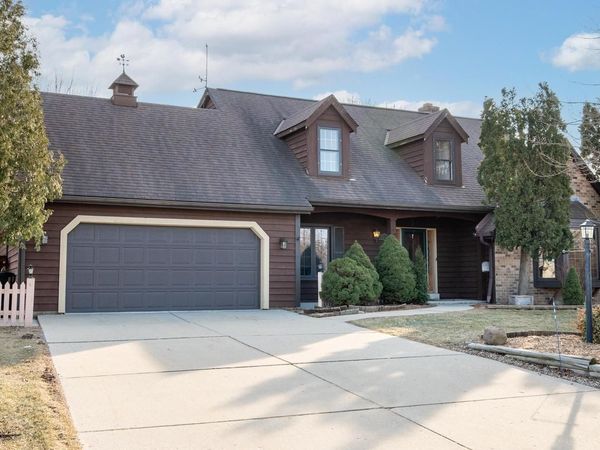 5705 W Abbott AVENUE, Greenfield, WI 53220