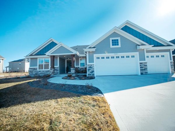 1533 Fay LANE, Oconomowoc, WI 53066