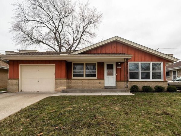 10915 W Harvard LANE, Wauwatosa, WI 53226