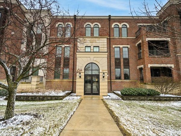 19045 N Thomson DRIVE, Unit 301, Brookfield, WI 53045