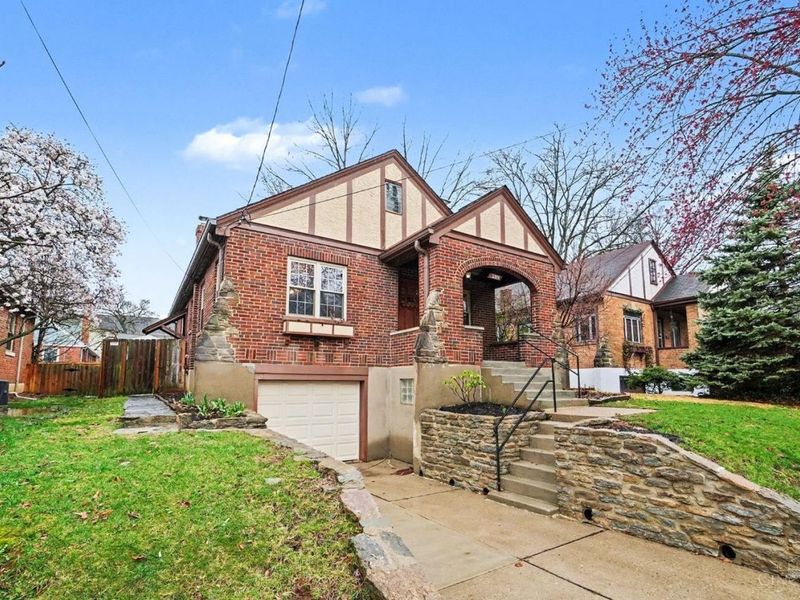 3319 De Forest Drive, Cincinnati, OH 45209 Photo 2