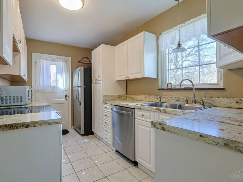 1627 Alcor Terrace, Cincinnati, OH 45230 Photo 9