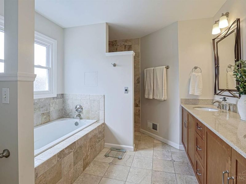 8096 Pineterrace Drive, Anderson Twp, OH 45255 Photo 25