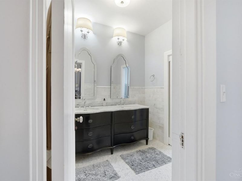 4009 Beechwood Avenue, Cincinnati, OH 45229 Photo 41