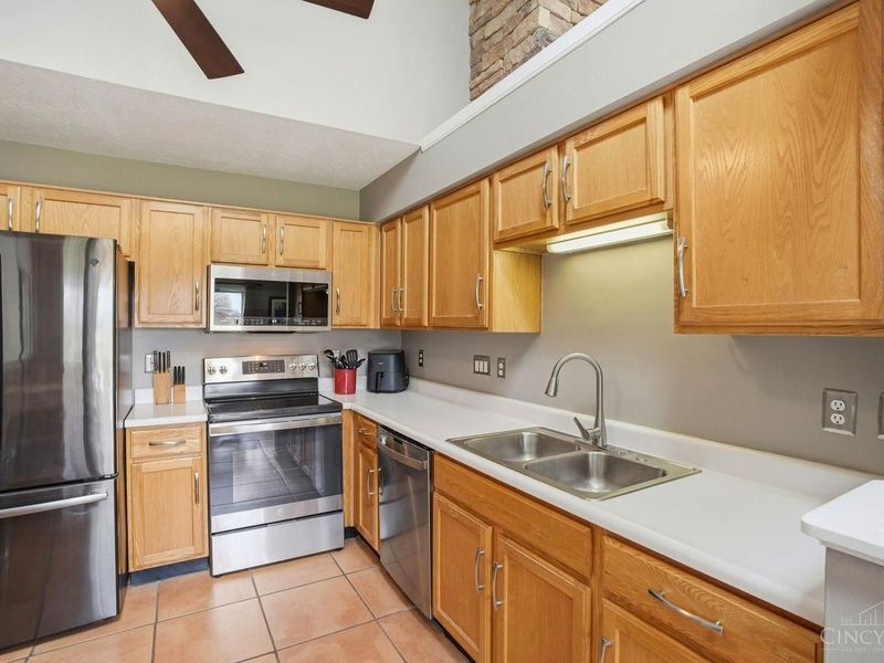 4202 E Village Drive, Mason, OH 45040 Photo 10