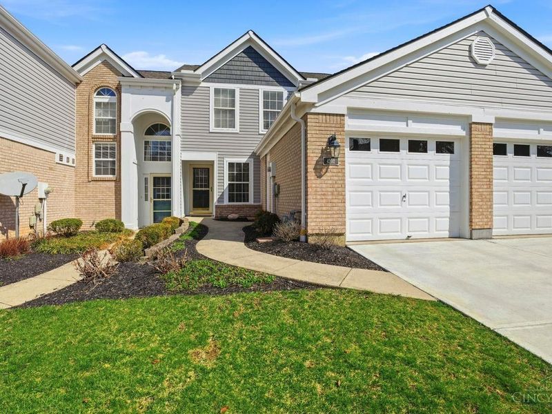 4202 E Village Drive, Mason, OH 45040 Photo 4