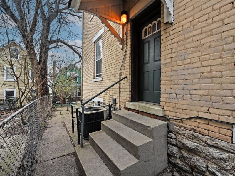 2373 Stratford Avenue, Cincinnati, OH 45219 Photo 5