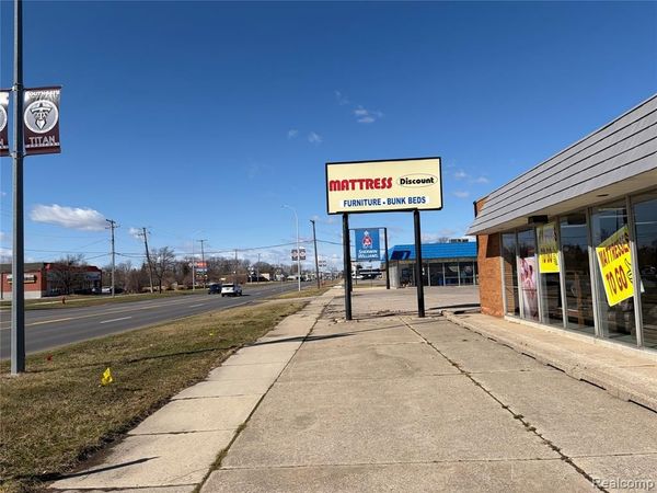 17820 Eureka Road , Southgate, MI 48195