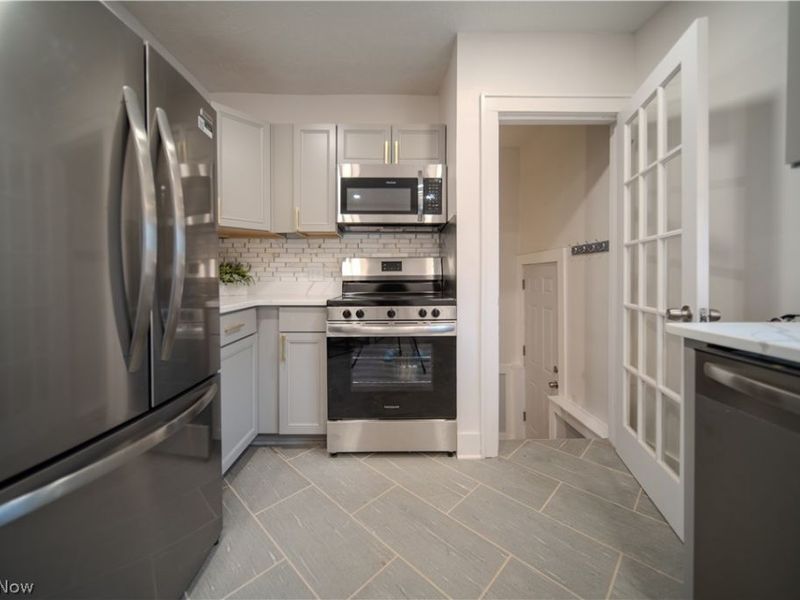 204 Morningview Avenue, Akron, OH 44305 Photo 9