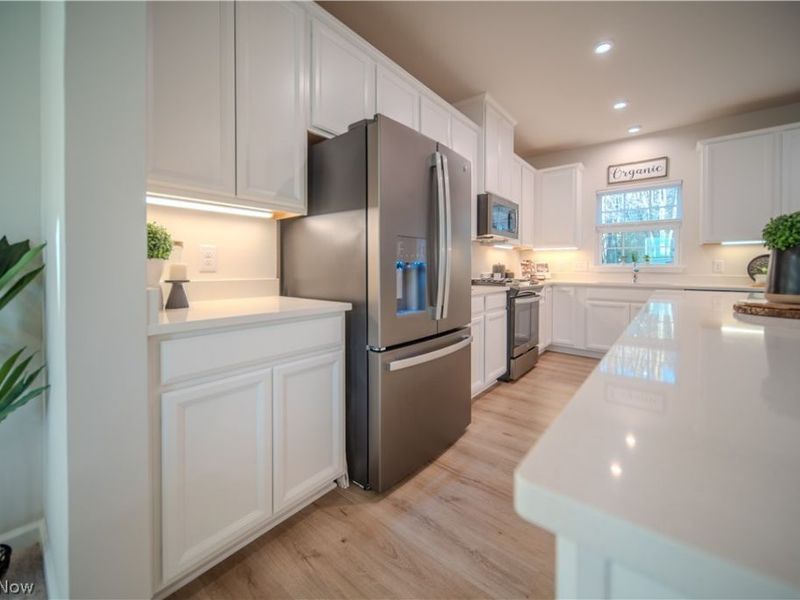 1129 Bean Lane, Akron, OH 44313 Photo 3