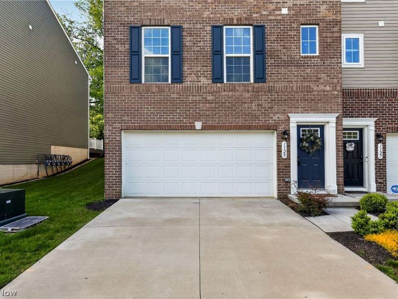 1129 Bean Lane, Akron, OH 44313 Photo 3