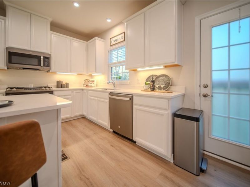 1129 Bean Lane, Akron, OH 44313 Photo 4