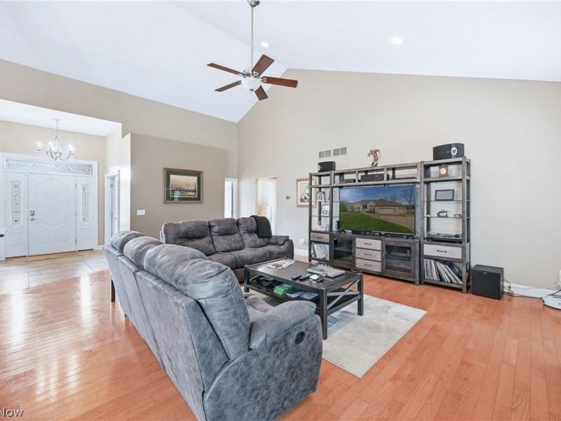 105 Muirfield Drive SE, Howland, OH 44484 Photo 11