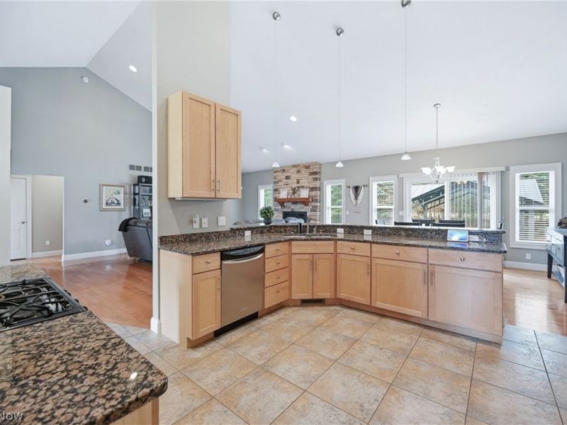 105 Muirfield Drive SE, Howland, OH 44484 Photo 13