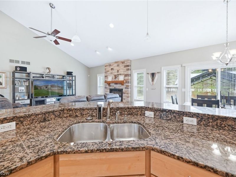 105 Muirfield Drive SE, Howland, OH 44484 Photo 14