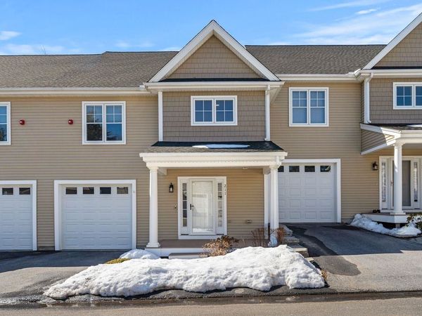 211 Woodview Way, Manchester, NH 03102