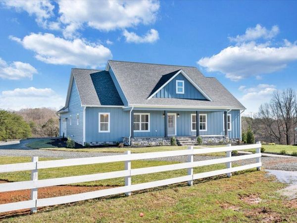 27 Smokehouse RD, Moneta, VA 24121