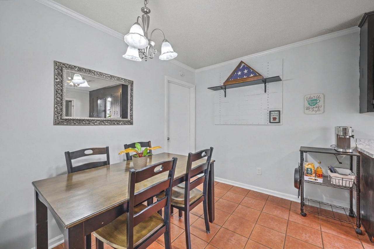 113 Pine Court Photo 6