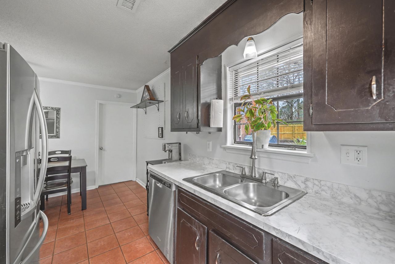 113 Pine Court Photo 9