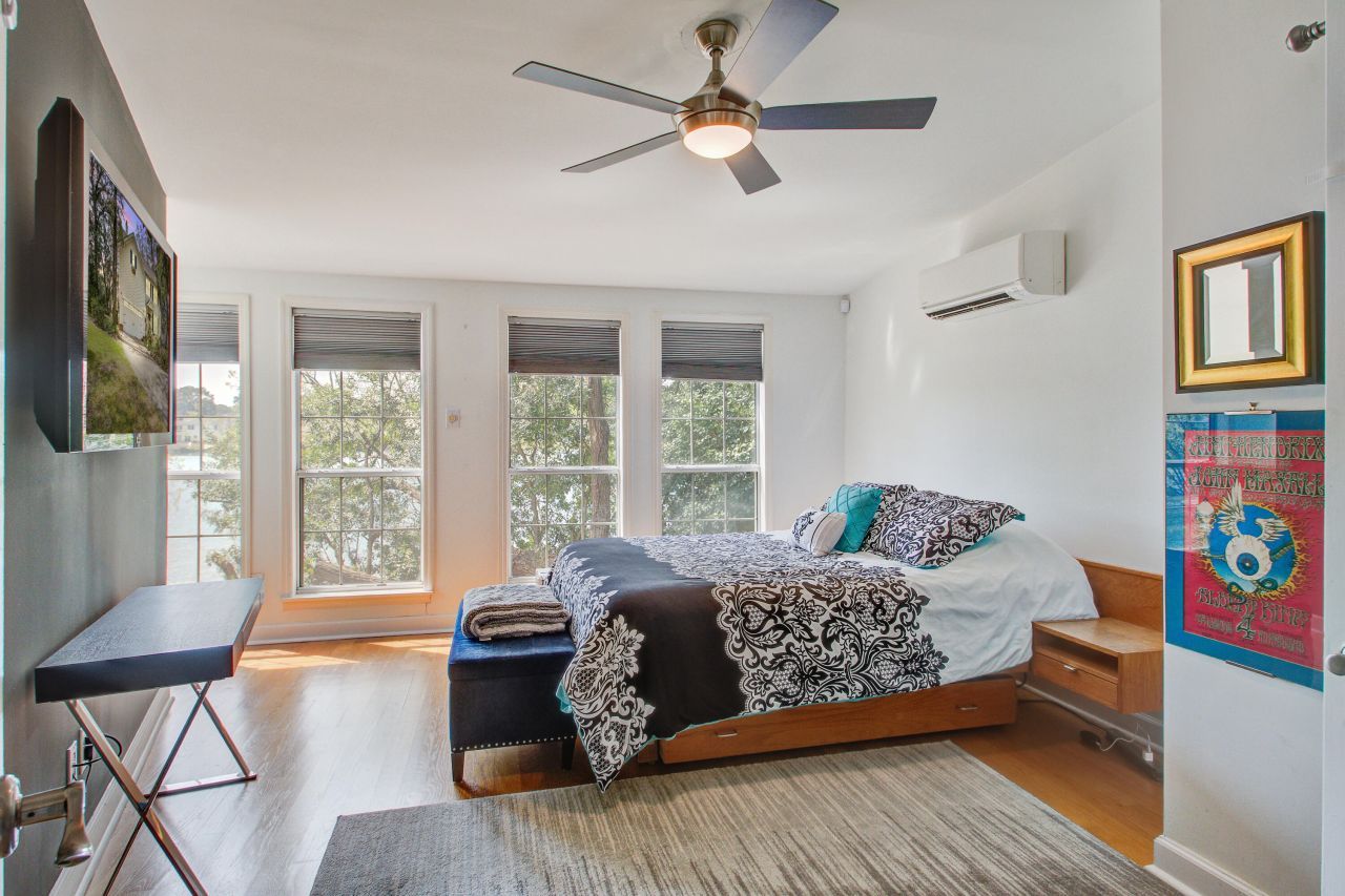 1390 Crystal Shore Court Photo 11