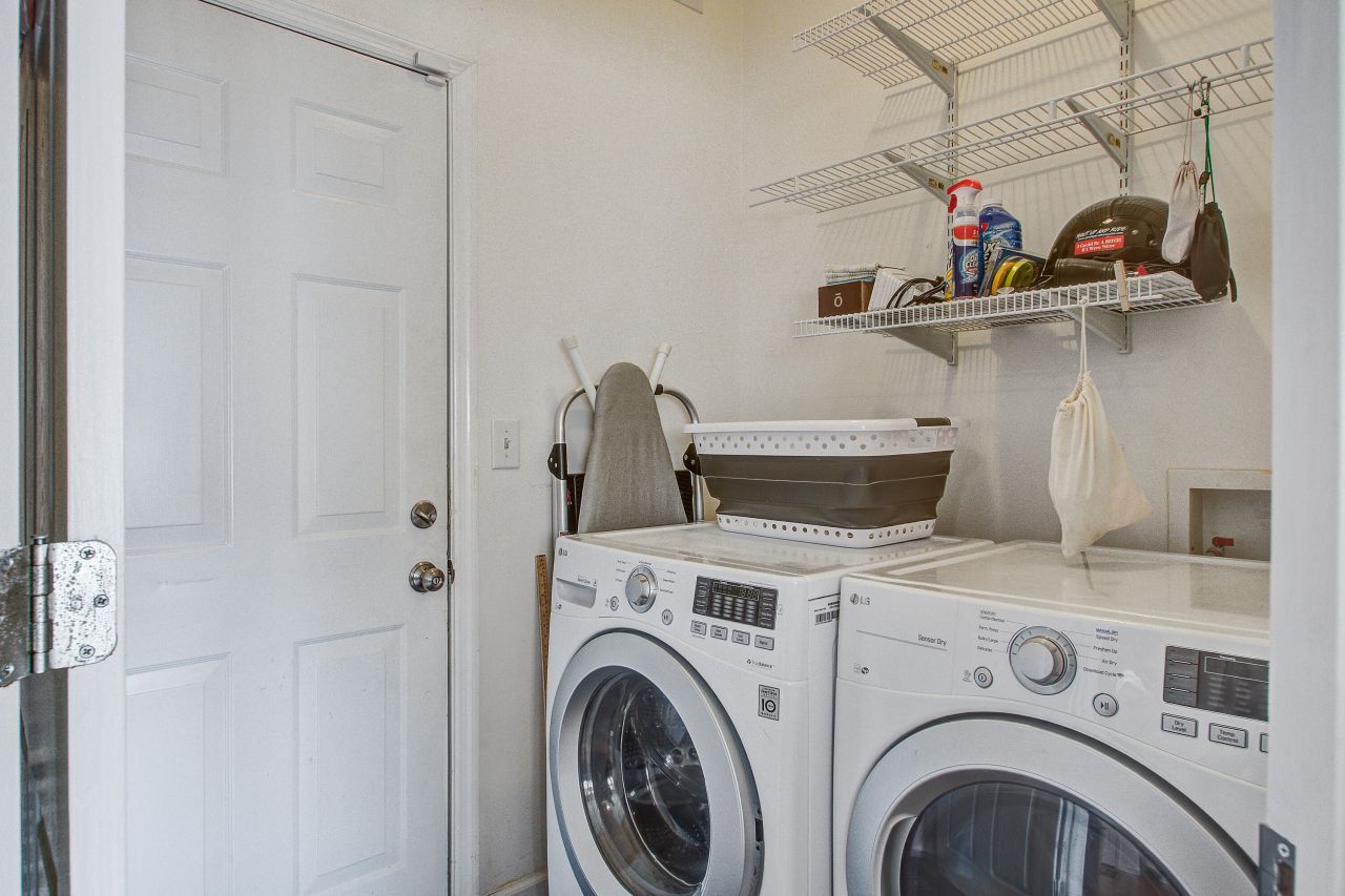 1390 Crystal Shore Court Photo 17