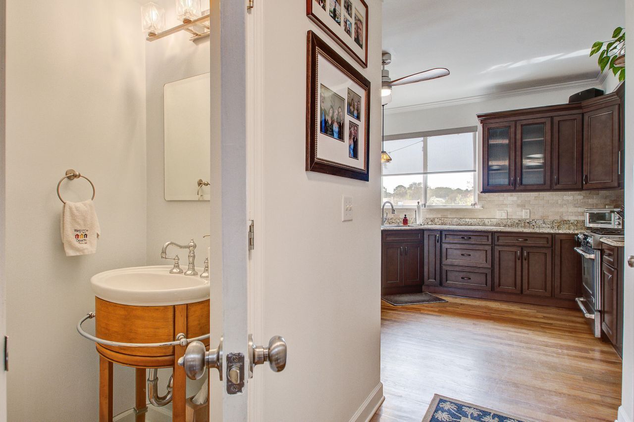 1390 Crystal Shore Court Photo 20