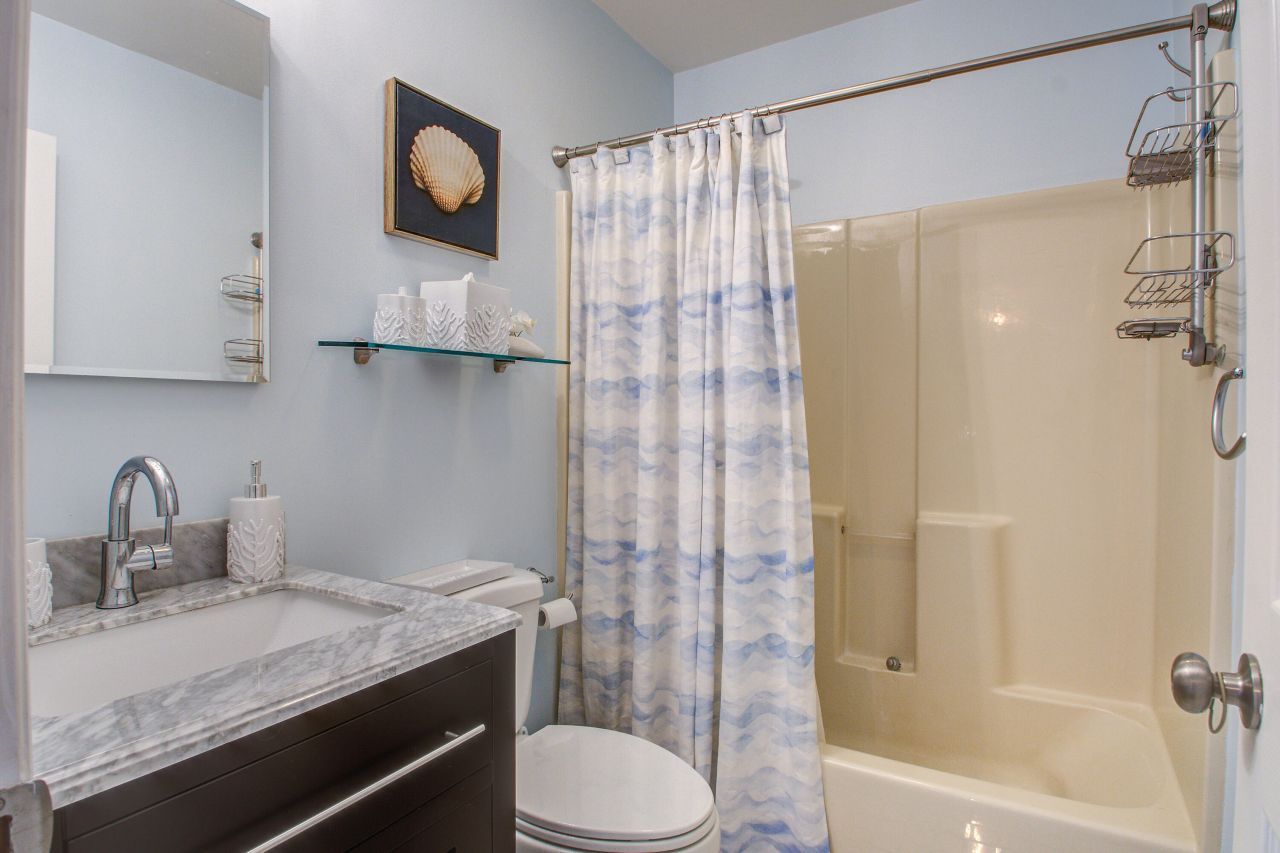 1390 Crystal Shore Court Photo 28