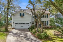 1390 Crystal Shore Court photo 4