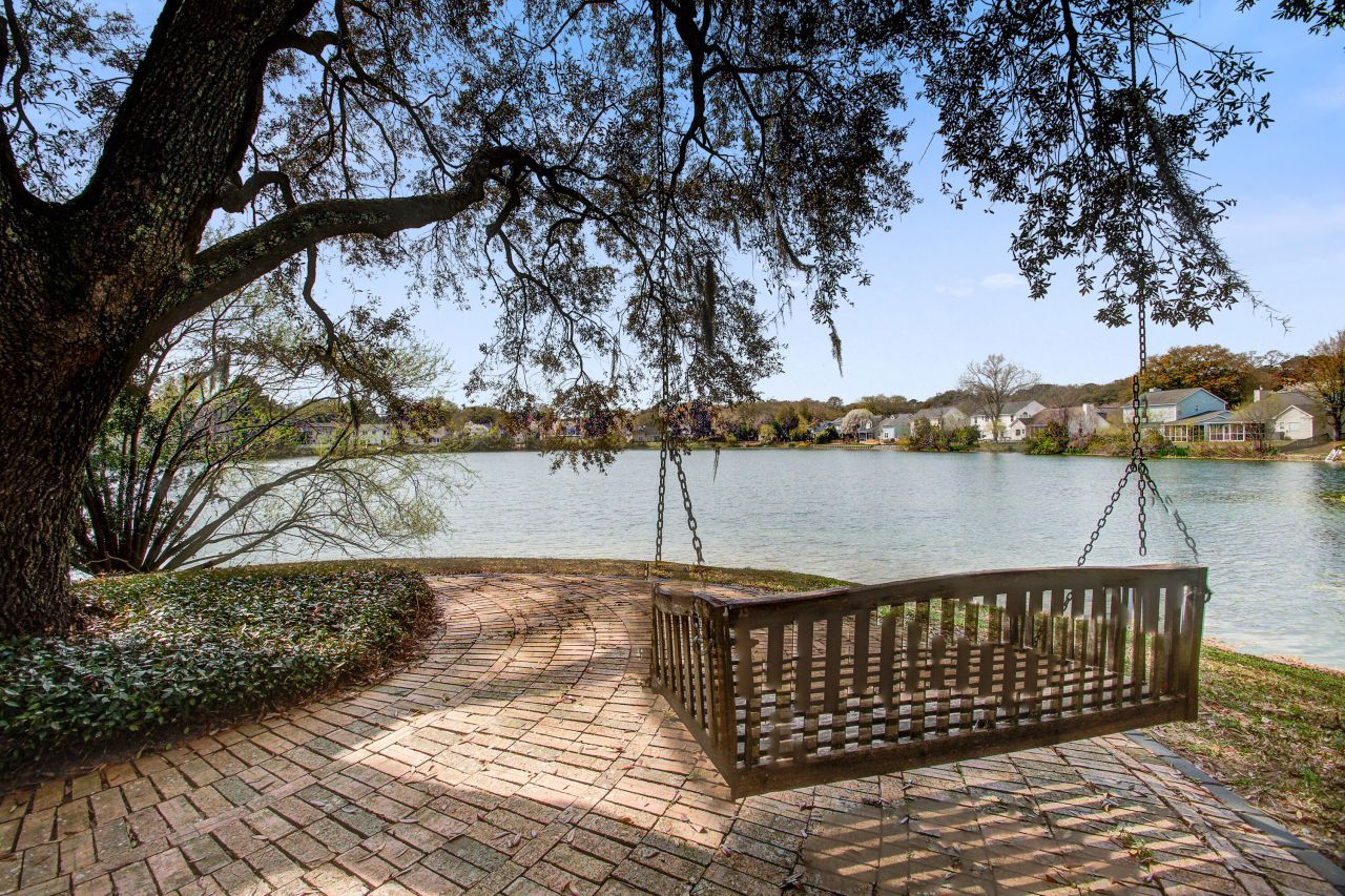 1390 Crystal Shore Court Photo 33