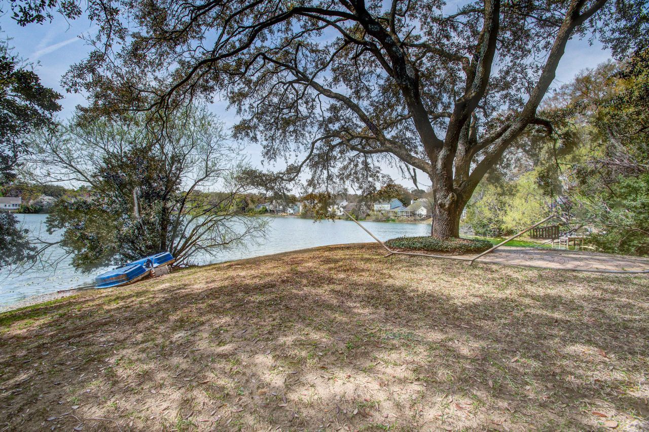 1390 Crystal Shore Court Photo 34