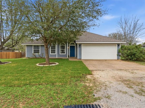 120 Kokomo LN, Bastrop, TX 78602